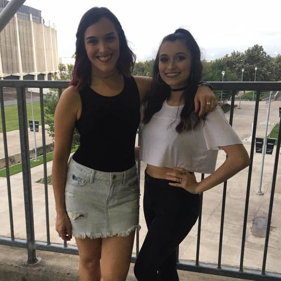 Meet your Posher, Dominique - Picture 1 of 1